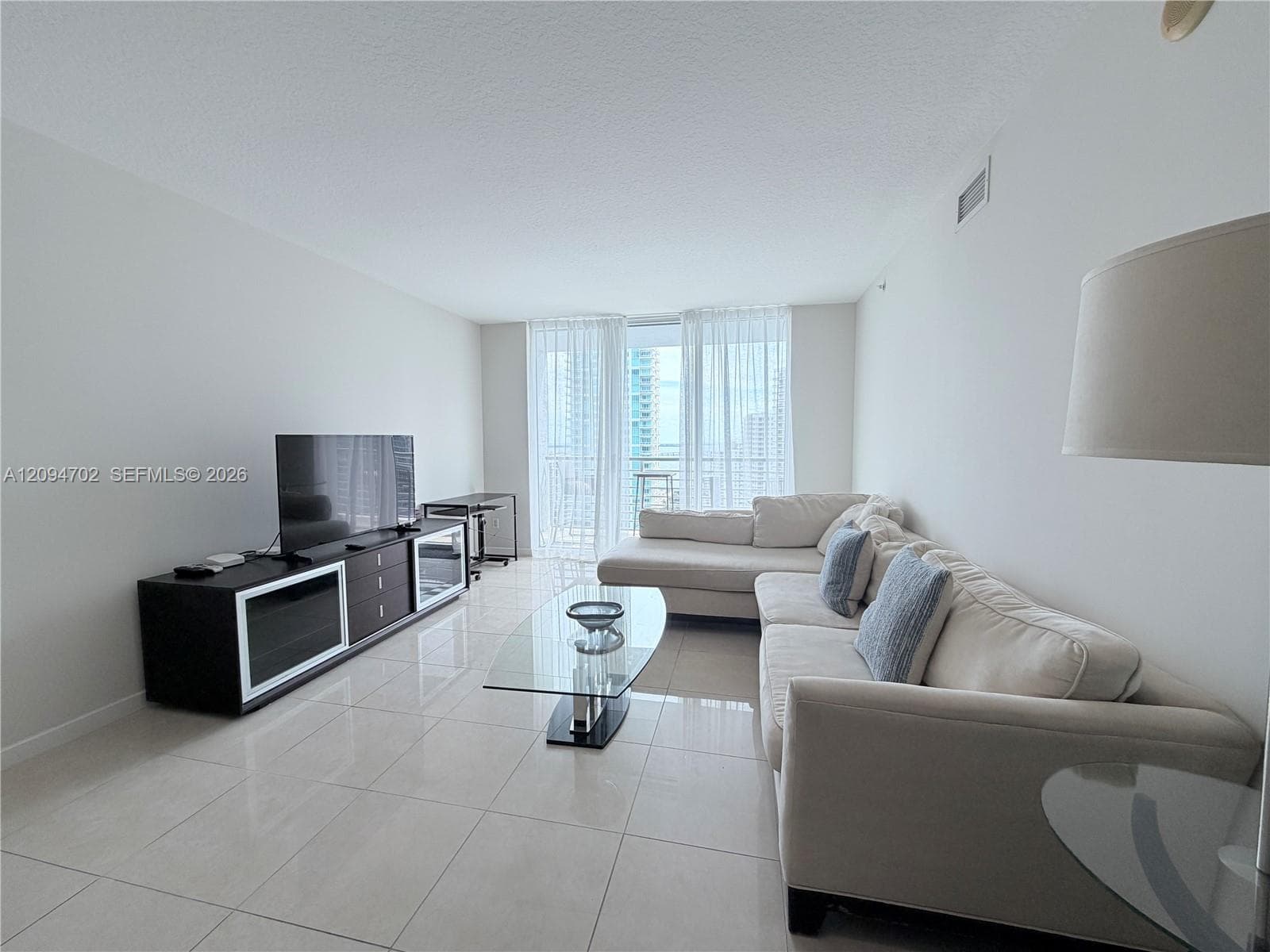 One Miami Unit 3015 condo pending at 325 S Biscayne Blvd # 3015, Miami, FL 33131