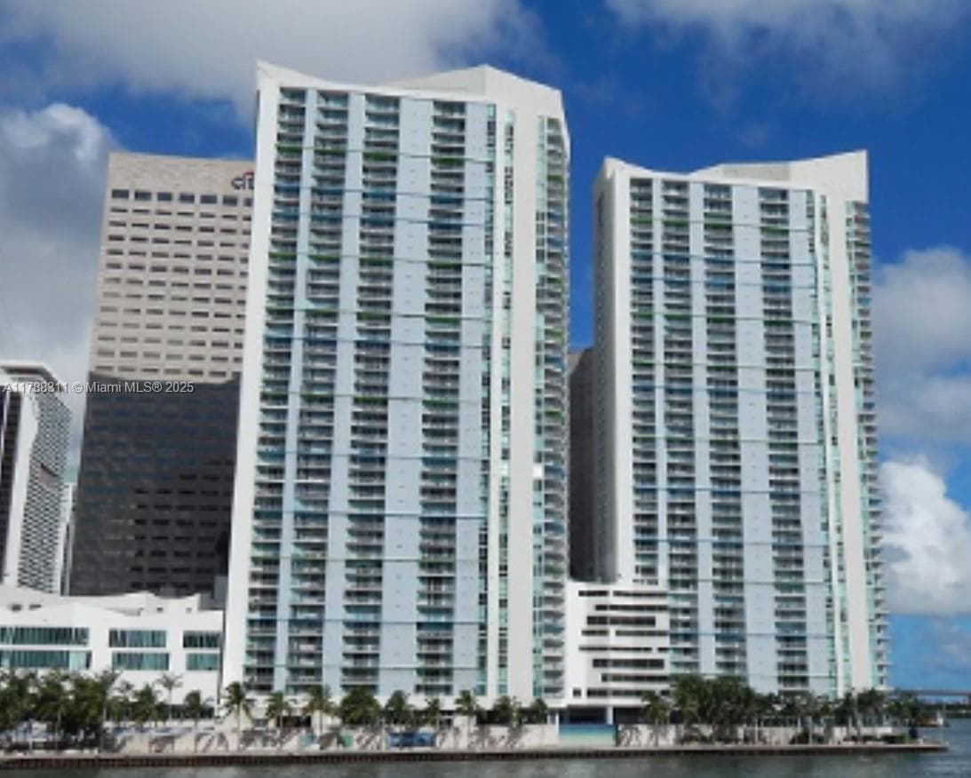 One Miami Unit 3310 condo rented at 335 S Biscayne Blvd # 3310, Miami FL 33131