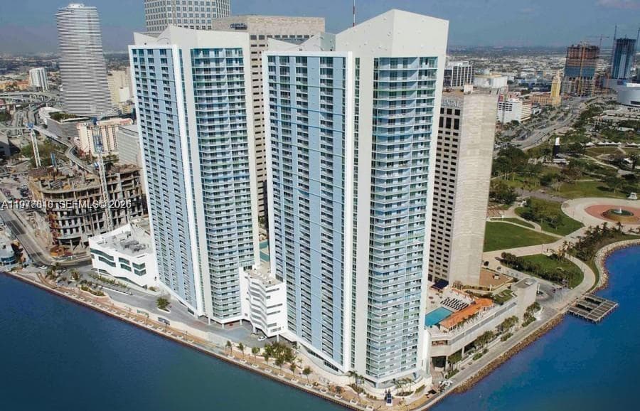 One Miami Unit 2415 condo rented at 325 S Biscayne Blvd # 2415, Miami FL 33131