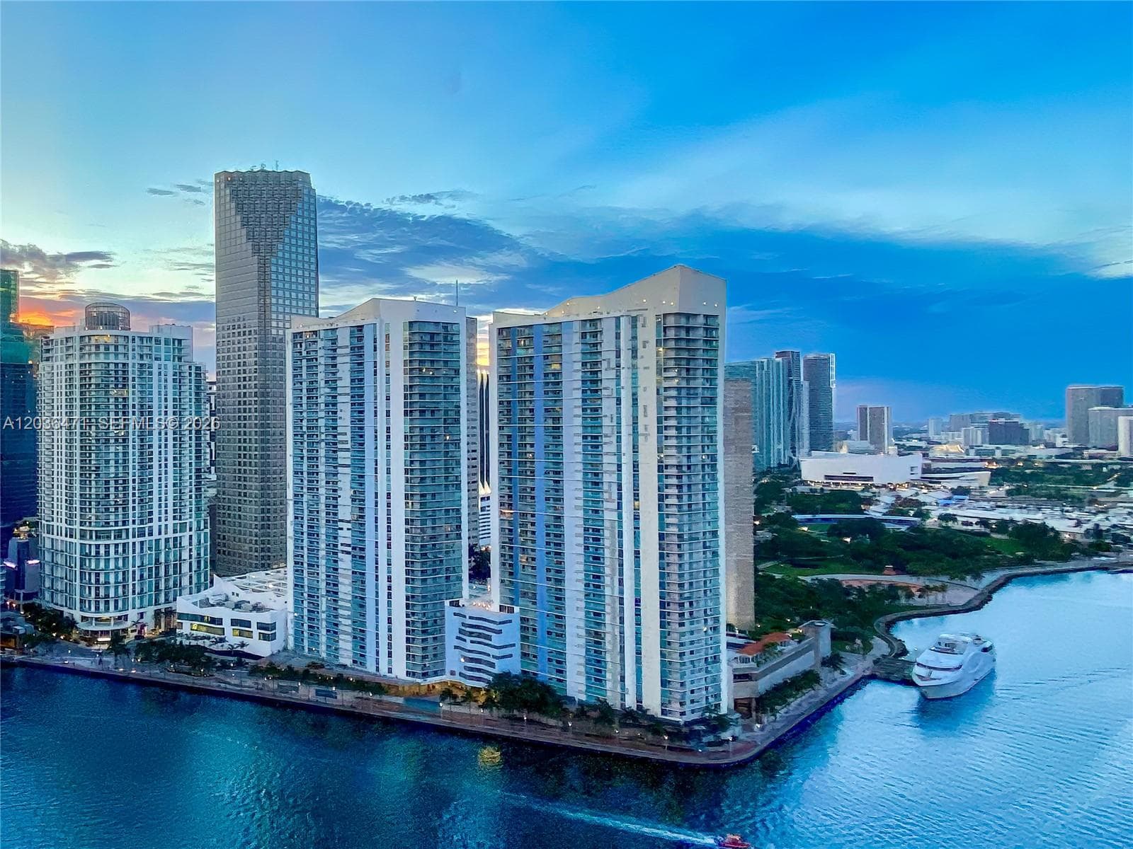 One Miami Unit 04 condo pending at 335 S Biscayne Blvd # 04, Miami FL 33131